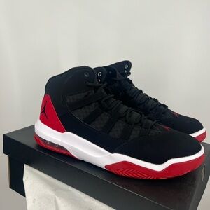 Jordan Max Aura Black-Gym Red Size 10
